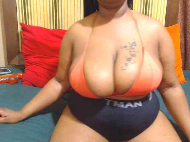 Bustytitsxx22 webcam
