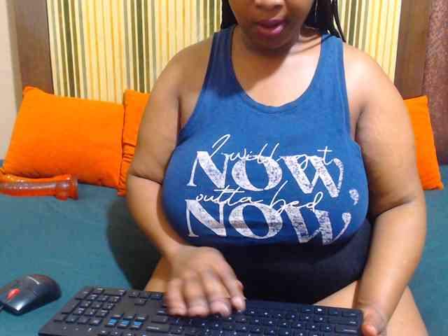 Bustytitsxx22 webcam
