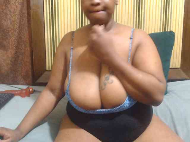 Bustytitsxx22 webcam