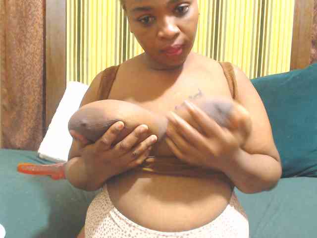 Bustytitsxx22 webcam
