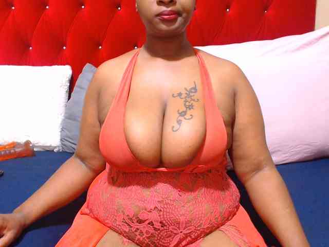 Bustytitsxx22 webcam