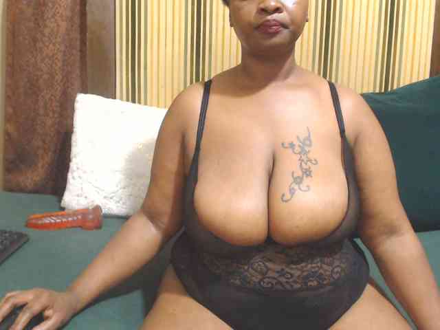 Bustytitsxx22 webcam