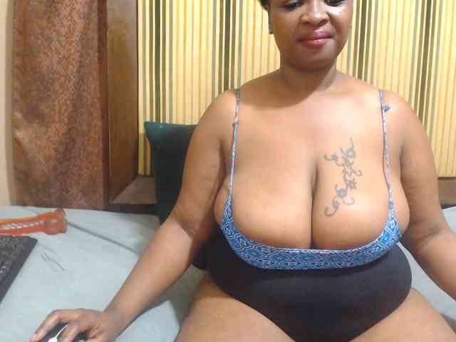 Bustytitsxx22 webcam