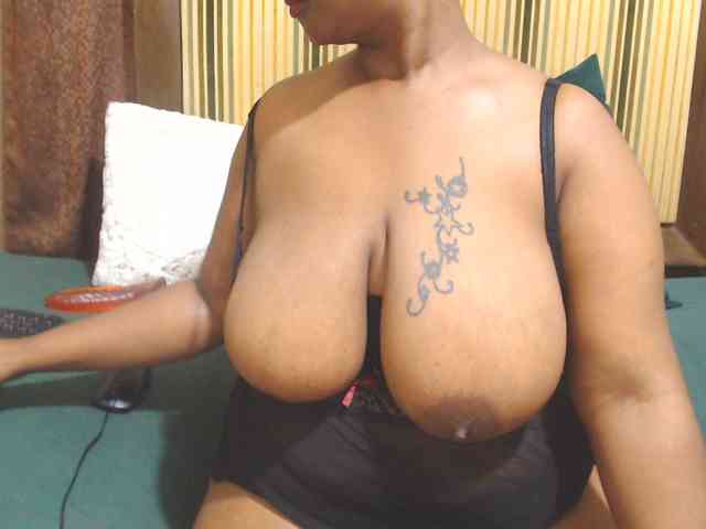 Bustytitsxx22 webcam