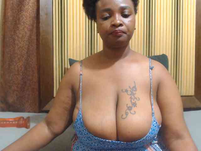 Bustytitsxx22 webcam