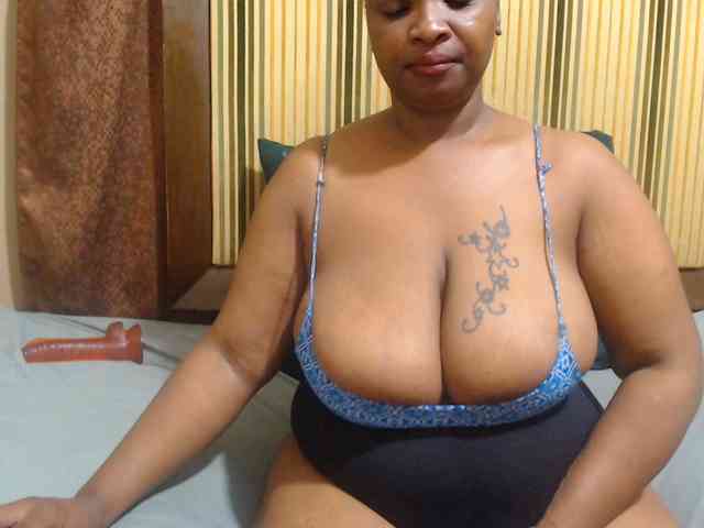 Bustytitsxx22 webcam