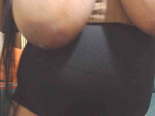Bustytitsxx22 webcam