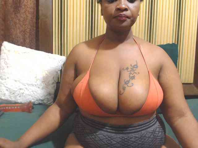Bustytitsxx22 webcam