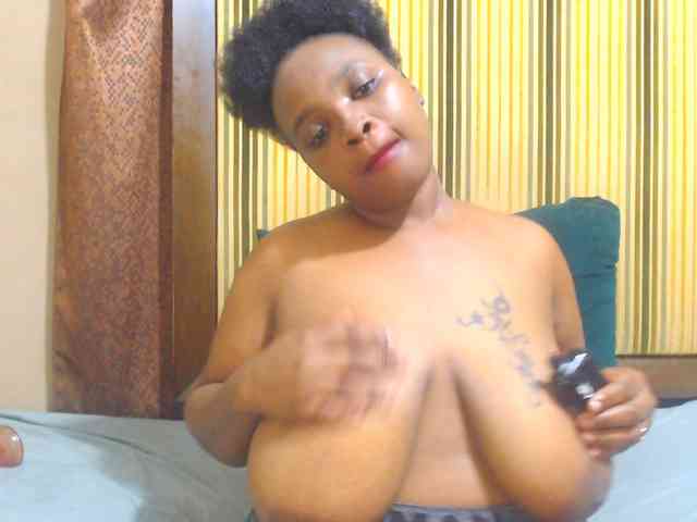 Bustytitsxx22 webcam