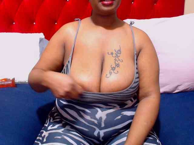 Bustytitsxx22 webcam