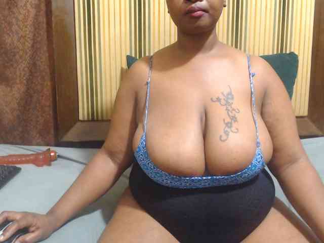 Bustytitsxx22 webcam