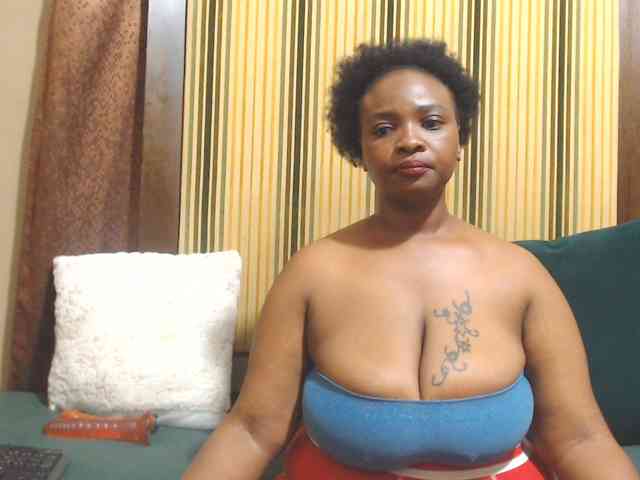 Bustytitsxx22 webcam