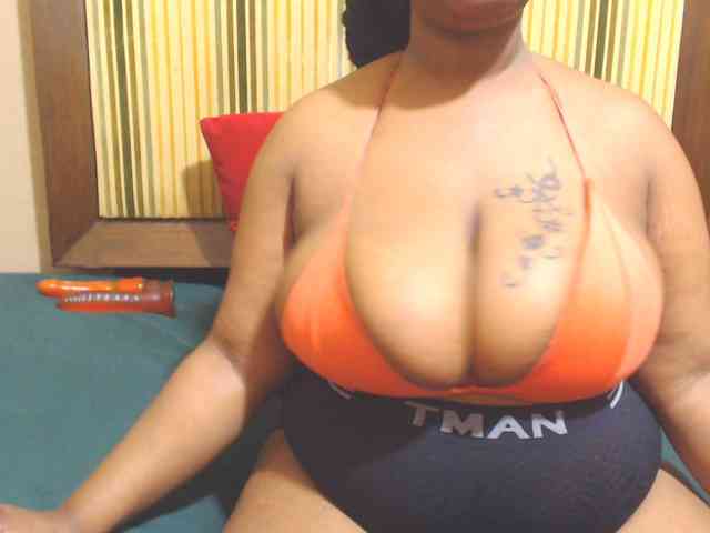 Bustytitsxx22 webcam
