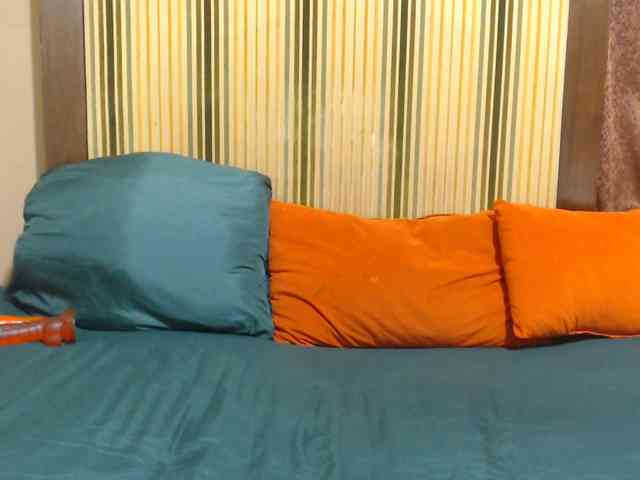 Bustytitsxx22 webcam