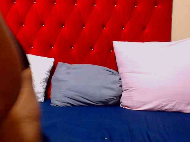 Bustytitsxx22 webcam