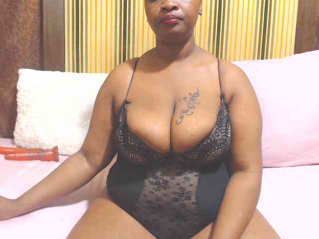 Bustytitsxx22 webcam
