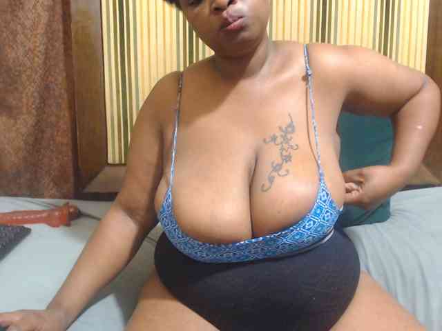 Bustytitsxx22 webcam