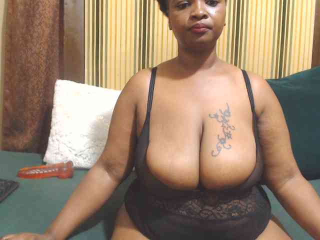 Bustytitsxx22 webcam