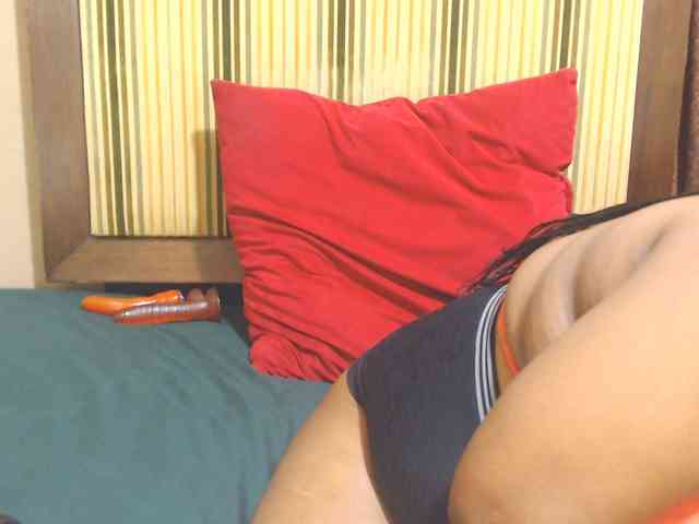 Bustytitsxx22 webcam