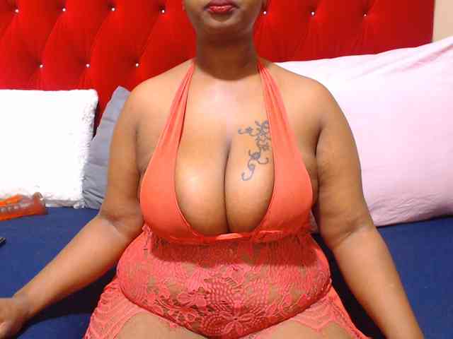 Bustytitsxx22 webcam