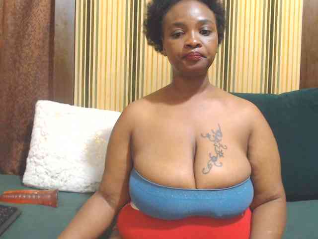 Bustytitsxx22 webcam