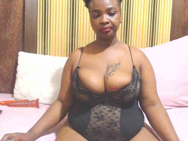 Bustytitsxx22 webcam