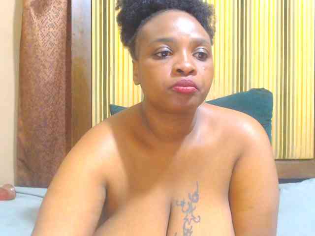 Bustytitsxx22 webcam