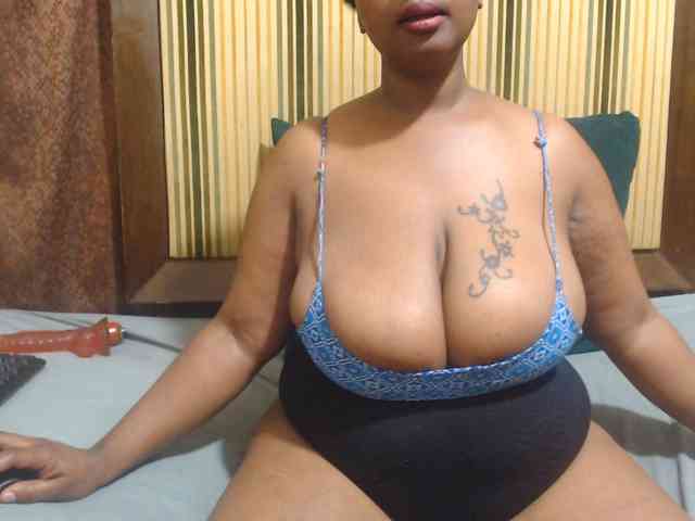 Bustytitsxx22 webcam