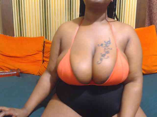Bustytitsxx22 webcam