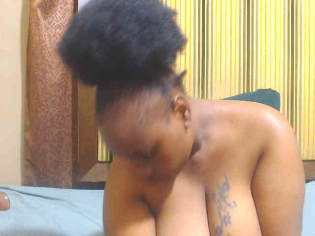 Bustytitsxx22 webcam