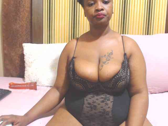 Bustytitsxx22 webcam