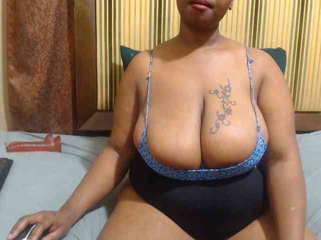 Bustytitsxx22 webcam