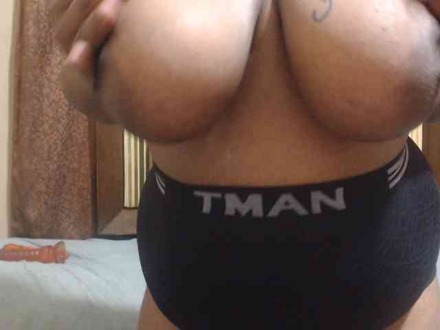 Bustytitsxx22 webcam
