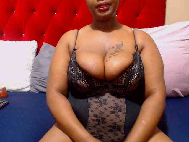 Bustytitsxx22 webcam