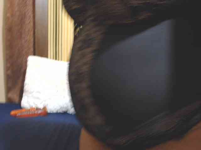Bustytitsxx22 webcam