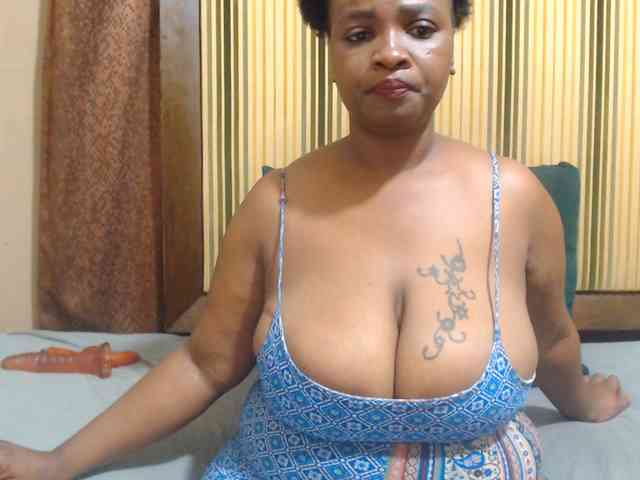 Bustytitsxx22 webcam