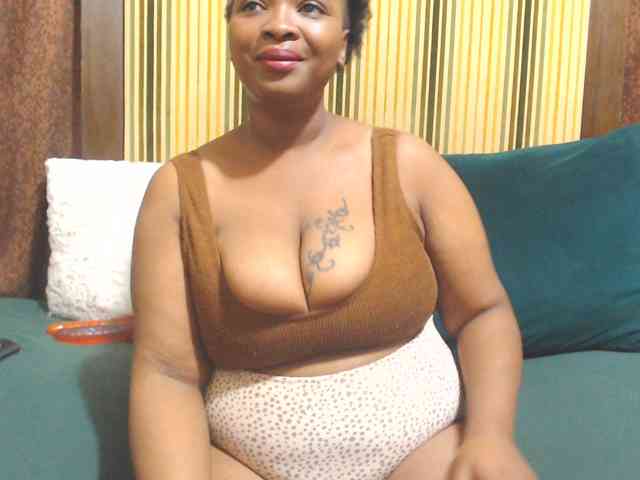 Bustytitsxx22 webcam