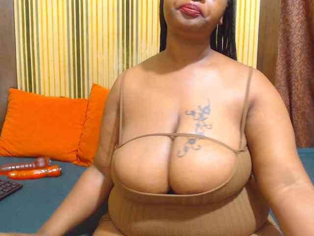 Bustytitsxx22 webcam