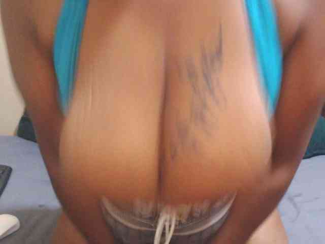 Bustytitsxx22 webcam