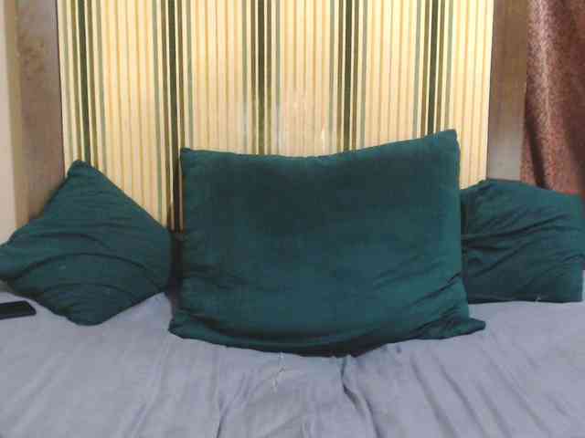 Bustytitsxx22 webcam