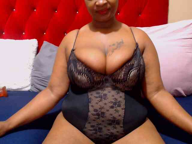 Bustytitsxx22 webcam