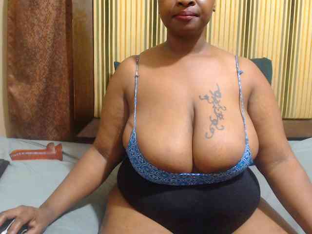 Bustytitsxx22 webcam