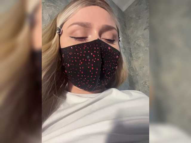 miminika-ice live cam on BongaCams