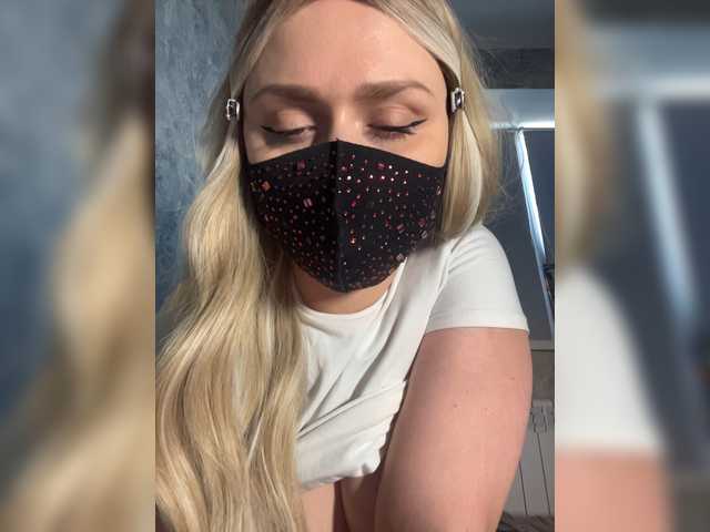 miminika-ice live cam on BongaCams