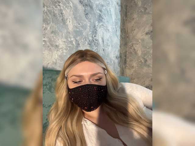 miminika-ice live cam on BongaCams