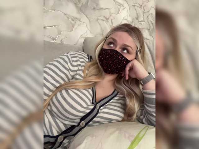 miminika-ice live cam on BongaCams