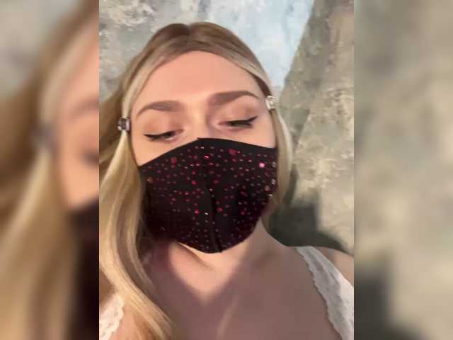 miminika-ice live cam on BongaCams
