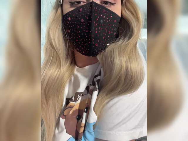 miminika-ice live cam on BongaCams