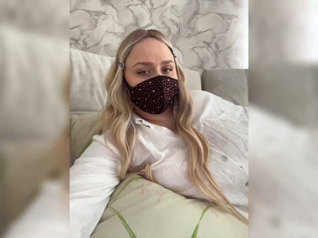 miminika-ice live cam on BongaCams