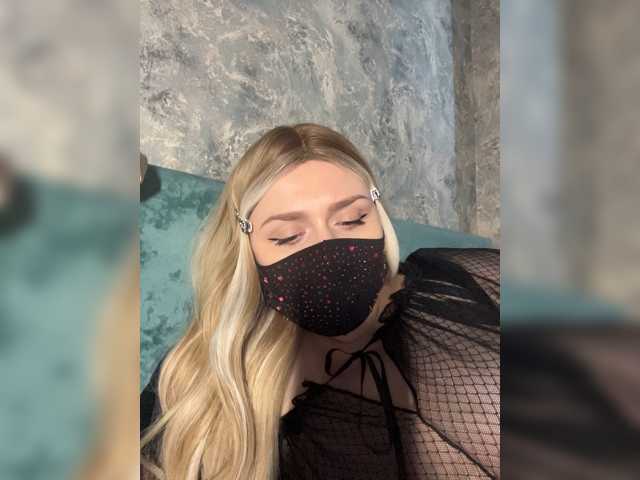 miminika-ice live cam on BongaCams